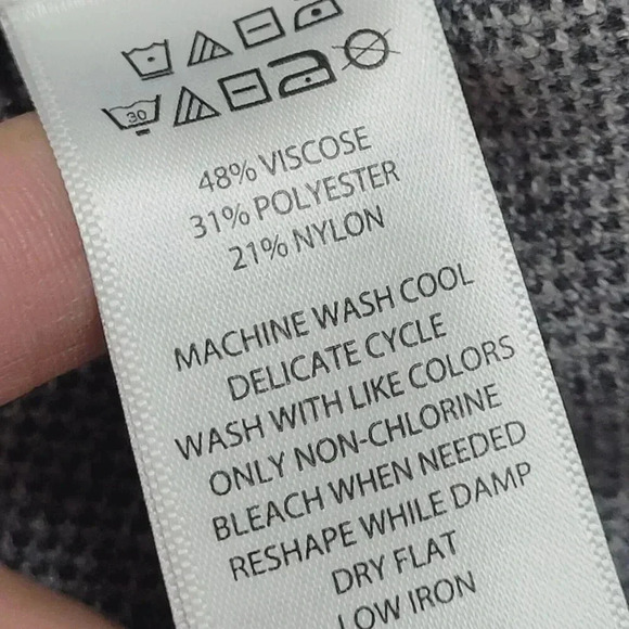 Tahari Women's M Leopard Print Sweater Crew Neck 3/4 Sleeves 28CT - Picture 6 of 9